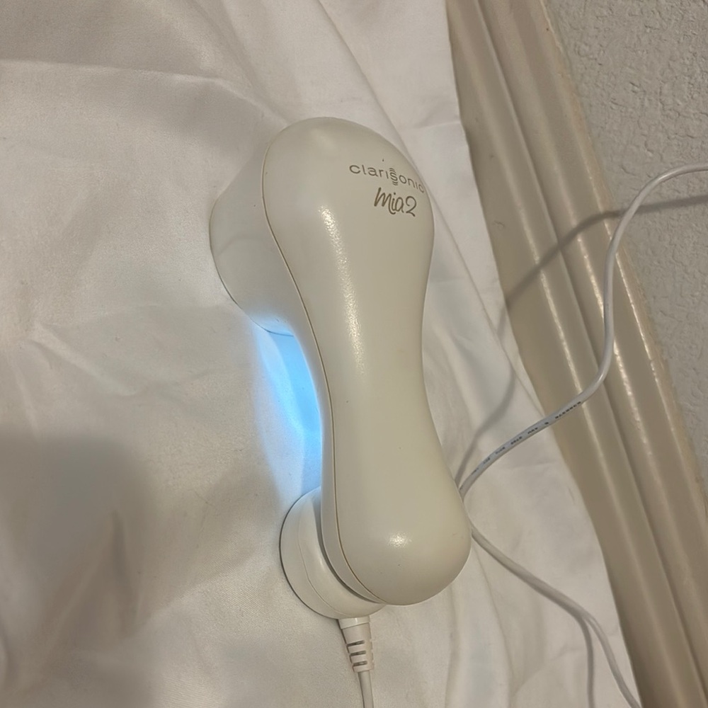 Clarisonic Mia 2 Facial Cleansing Brush - EUC White